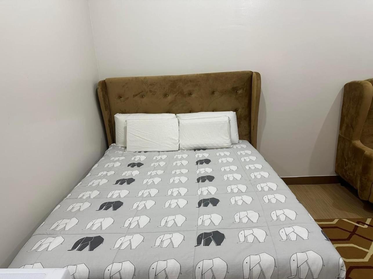 Trece Martires Starlight Suites מראה חיצוני תמונה