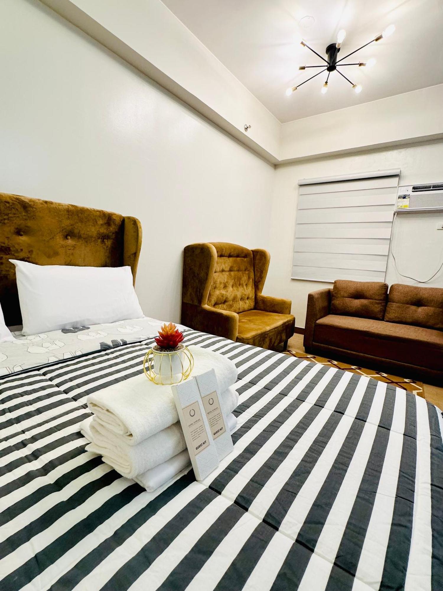 Trece Martires Starlight Suites מראה חיצוני תמונה