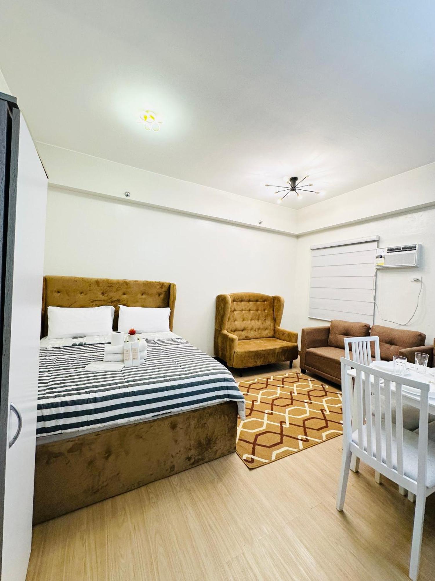 Trece Martires Starlight Suites מראה חיצוני תמונה