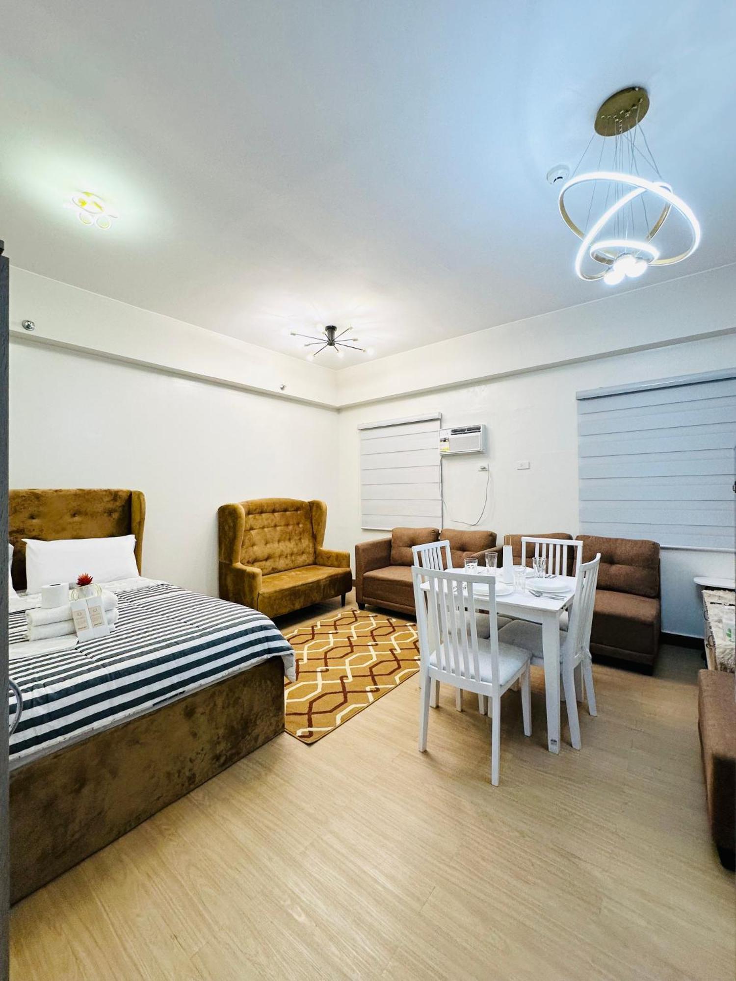 Trece Martires Starlight Suites מראה חיצוני תמונה