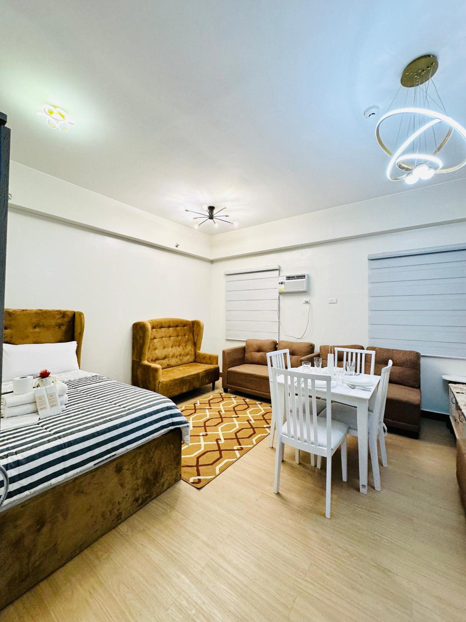 Trece Martires Starlight Suites מראה חיצוני תמונה