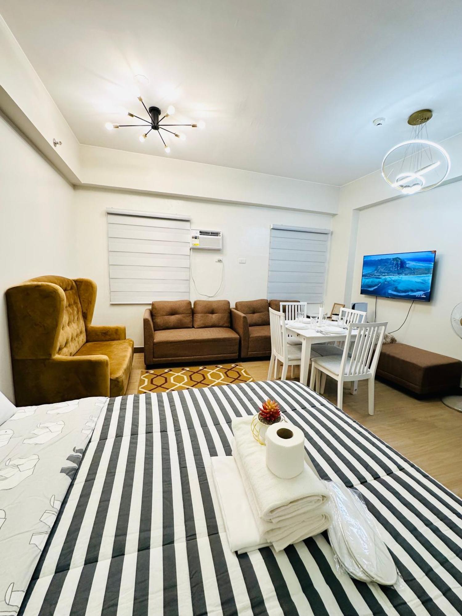 Trece Martires Starlight Suites מראה חיצוני תמונה