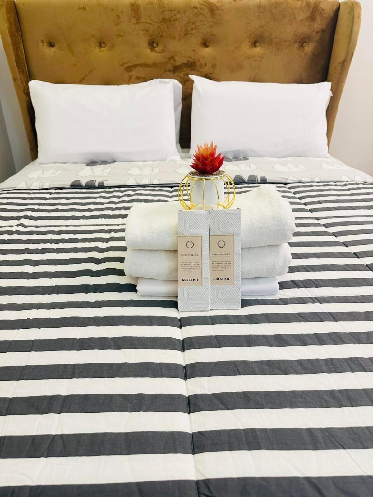 Trece Martires Starlight Suites מראה חיצוני תמונה