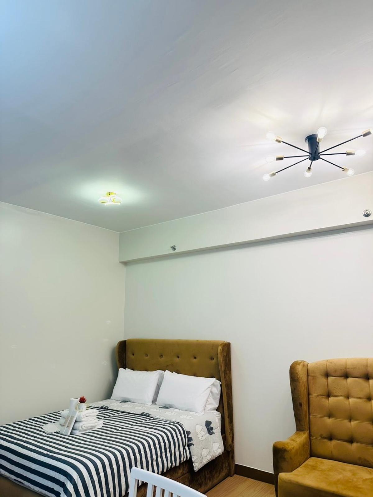 Trece Martires Starlight Suites מראה חיצוני תמונה