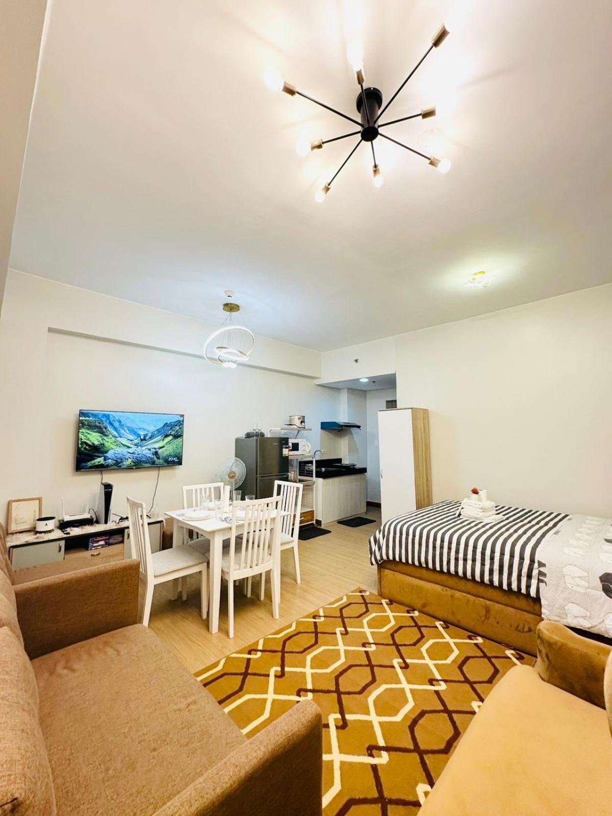 Trece Martires Starlight Suites מראה חיצוני תמונה